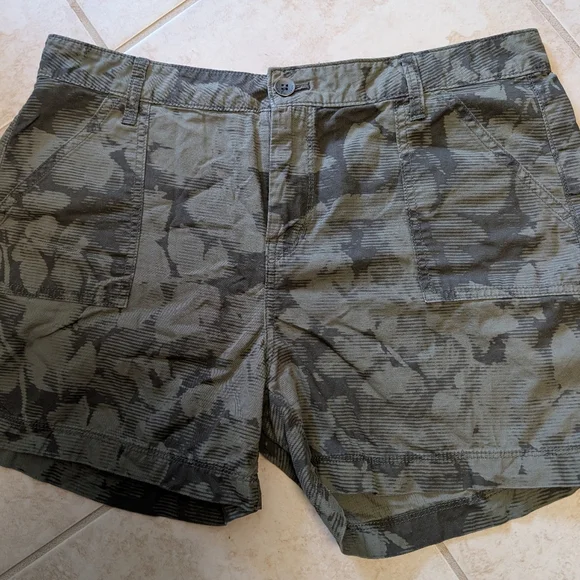 Camouflage Shorts - Picture 2 of 3